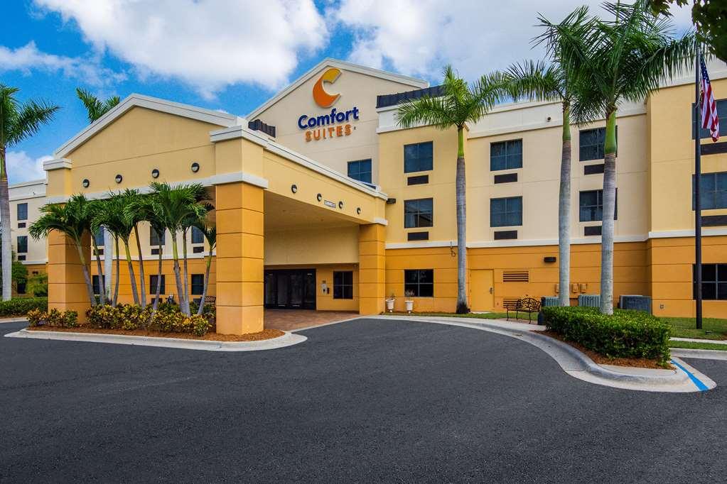 Comfort Suites Vero Beach I-95 Экстерьер фото