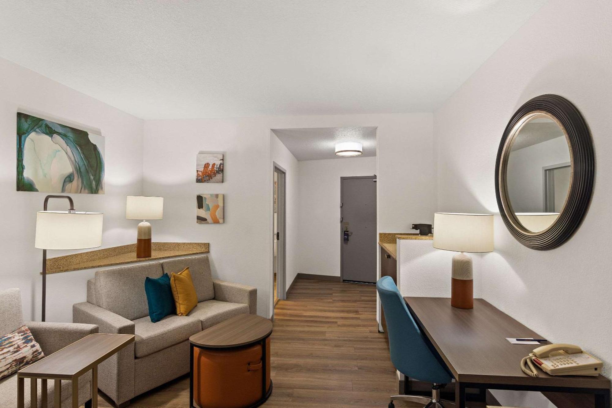 Comfort Suites Vero Beach I-95 Экстерьер фото