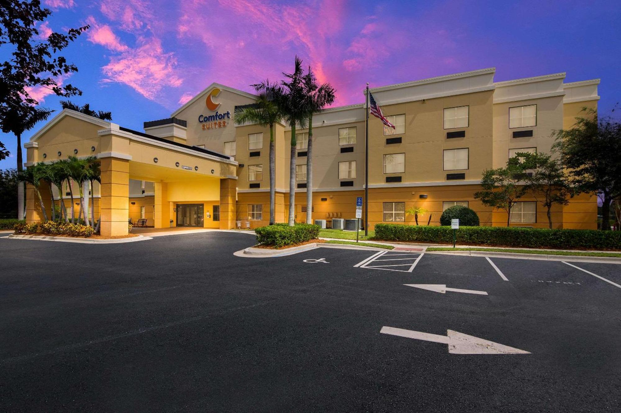 Comfort Suites Vero Beach I-95 Экстерьер фото