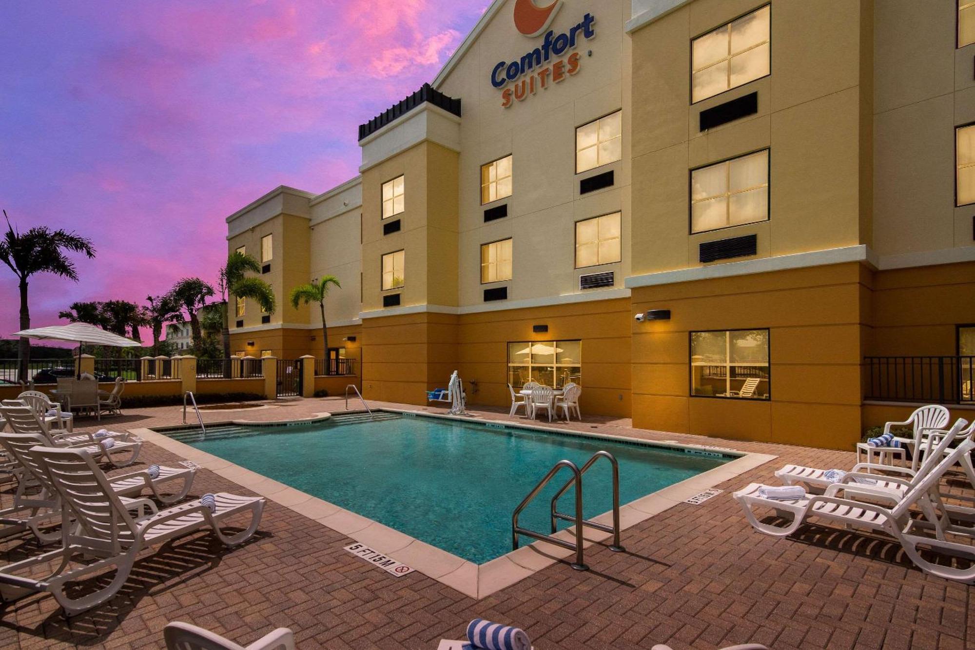 Comfort Suites Vero Beach I-95 Экстерьер фото