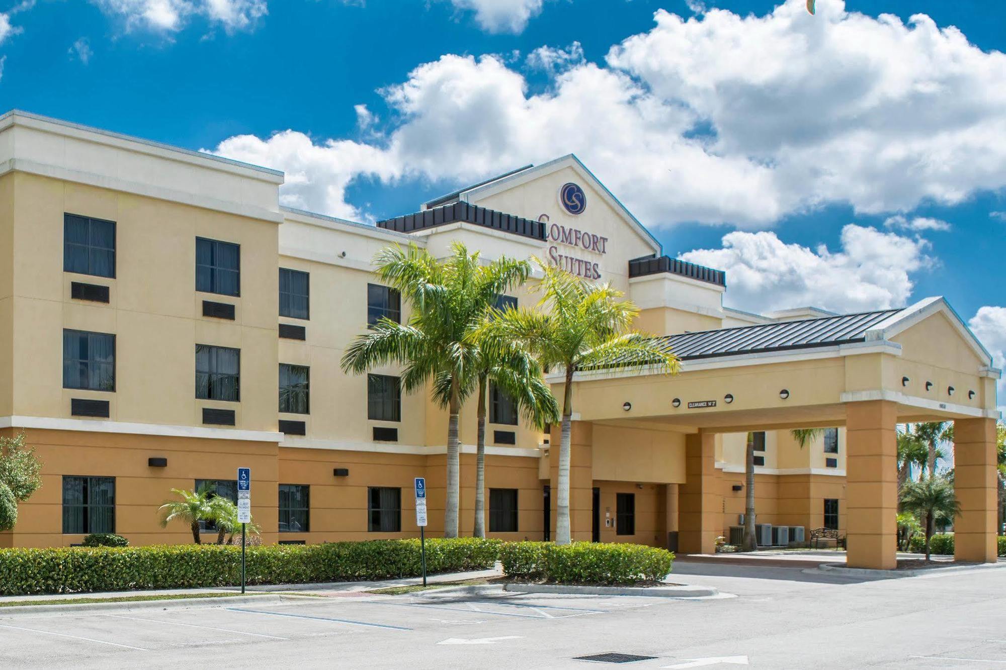 Comfort Suites Vero Beach I-95 Экстерьер фото