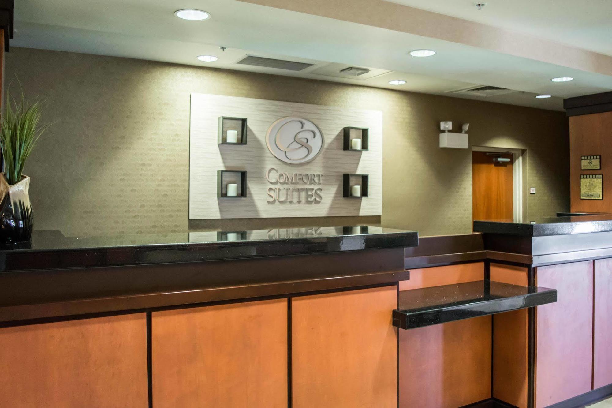 Comfort Suites Vero Beach I-95 Экстерьер фото